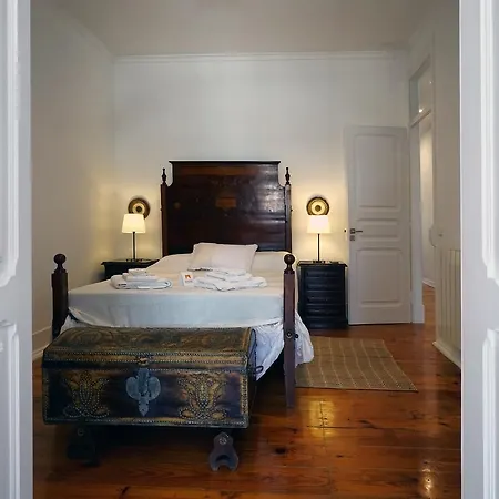 Classy Duplex Apartment Algés